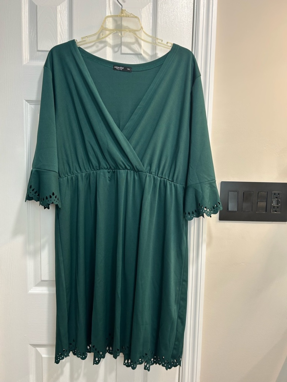 Shein Reflora Curve dress is a green, plus-size midi dress featuring a V-neck